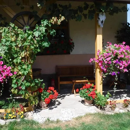 Farm stay Farma Zahradnice Olbramovice (Benesov)